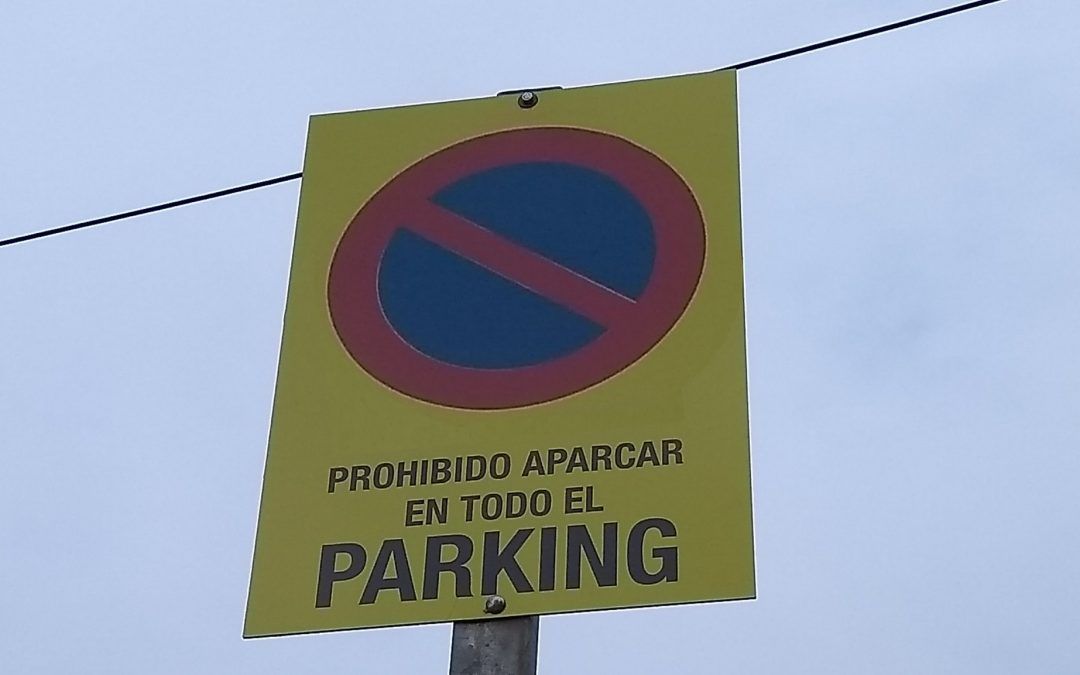 Prohibido aparcar en el parking