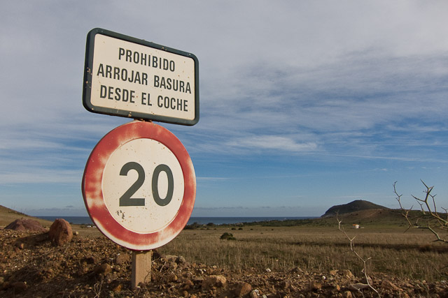 prohibido-basura-coche