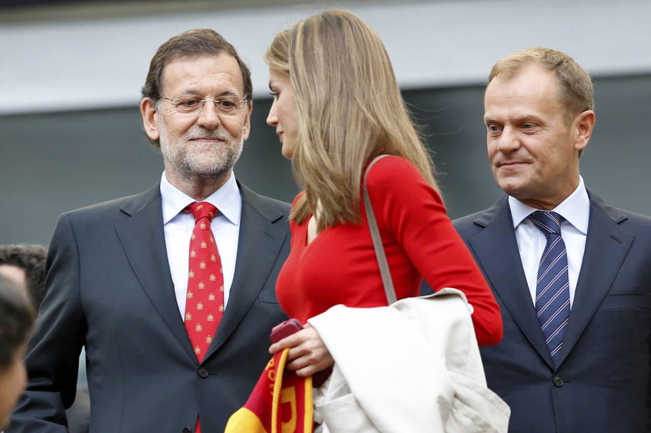 Rajoy mira los balones de Letizia