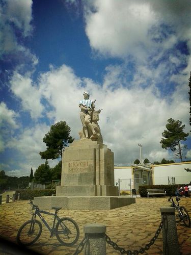 Monument-Timbaler-Bruc-samarreta-Espanyol