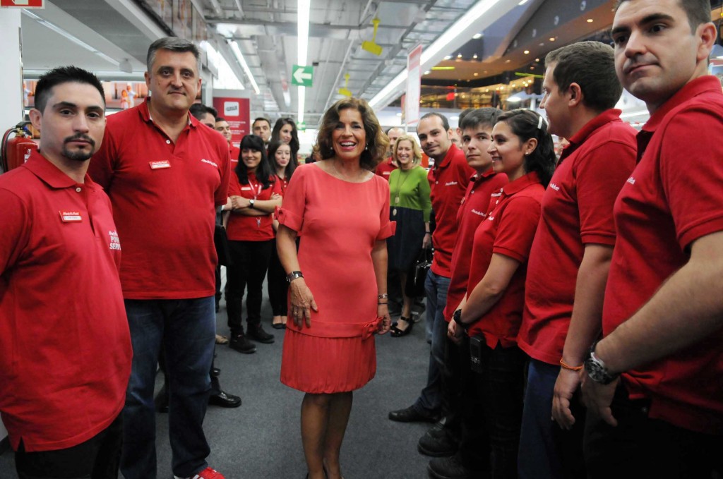 Prohiben la entrada a Media Markt a Ana Botella