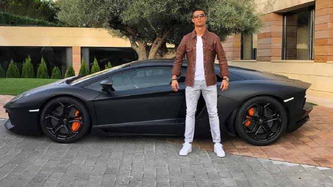 Cristiano Ronaldo y su coche