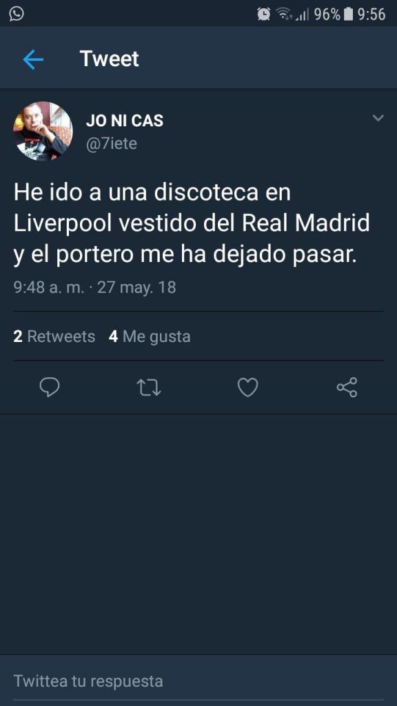 Discoteca en Liverpool vestido del Real Madrid